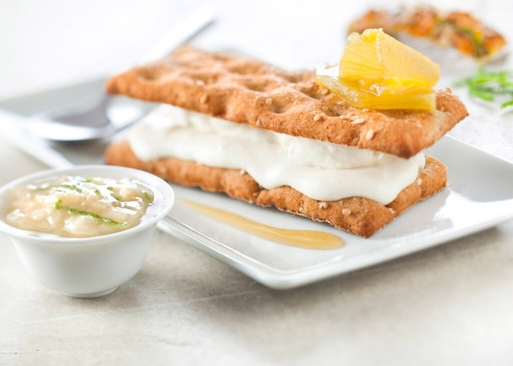 dessert avec de la crème entre deux tartine waza
