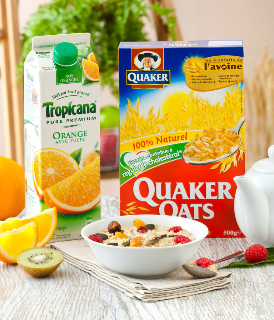 ambiance culinaire de petit dejeuner, avec les cereales, Quaker Oats et jus de fruit Tropicana