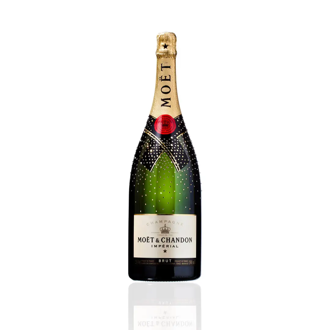 bouteille de champagne moet et chandon imperial brut packshot sur fond blanc