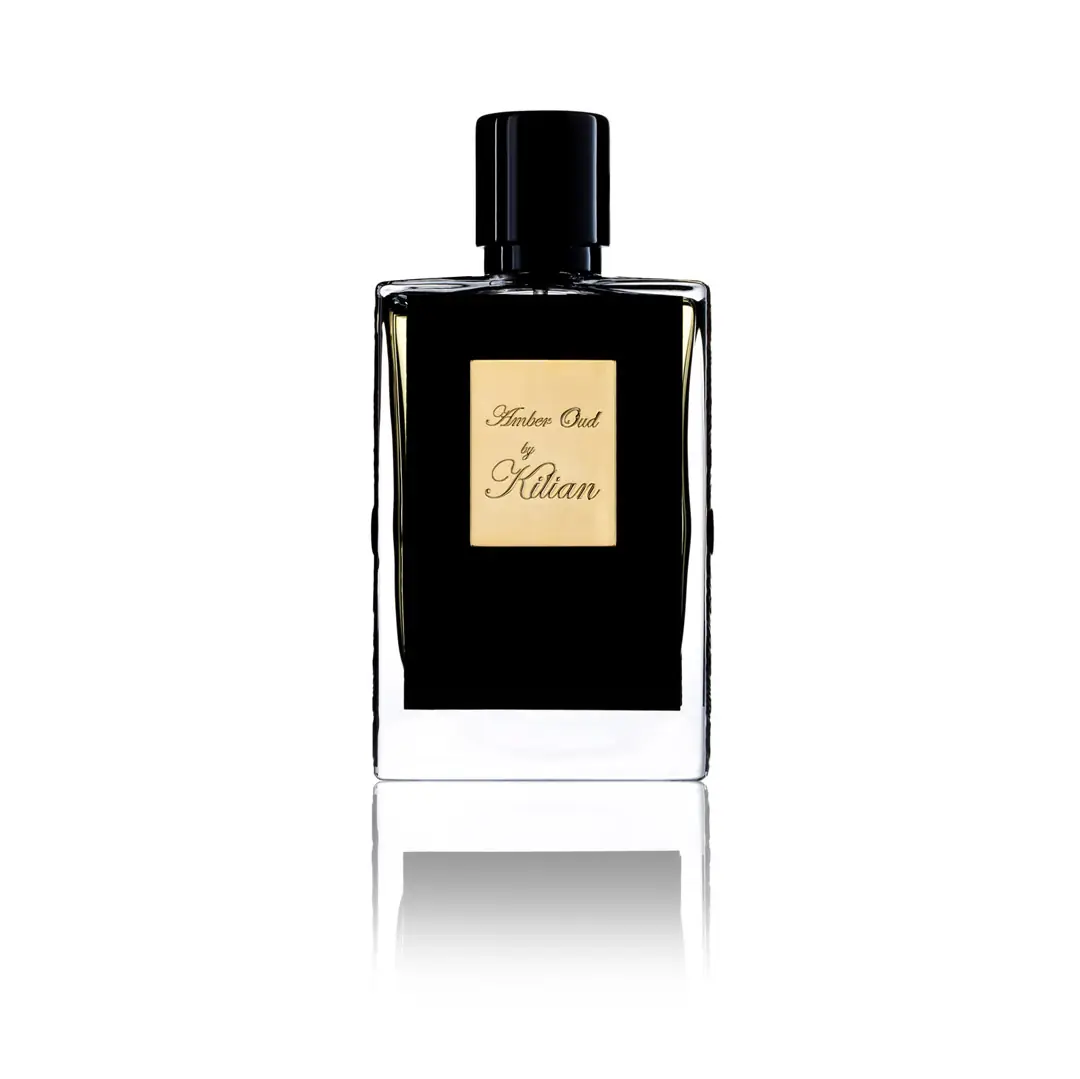 parfum amber oud by kilian flacon noir packshot reflet sur fond blanc.