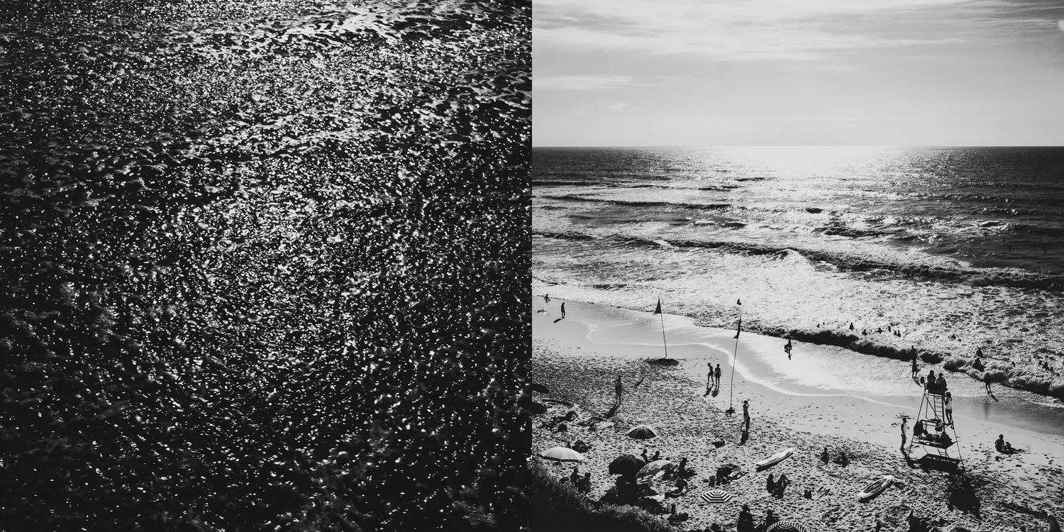 Diptyque noir et blanc surface eau etoilee et plage avec baigneurs drapeaux