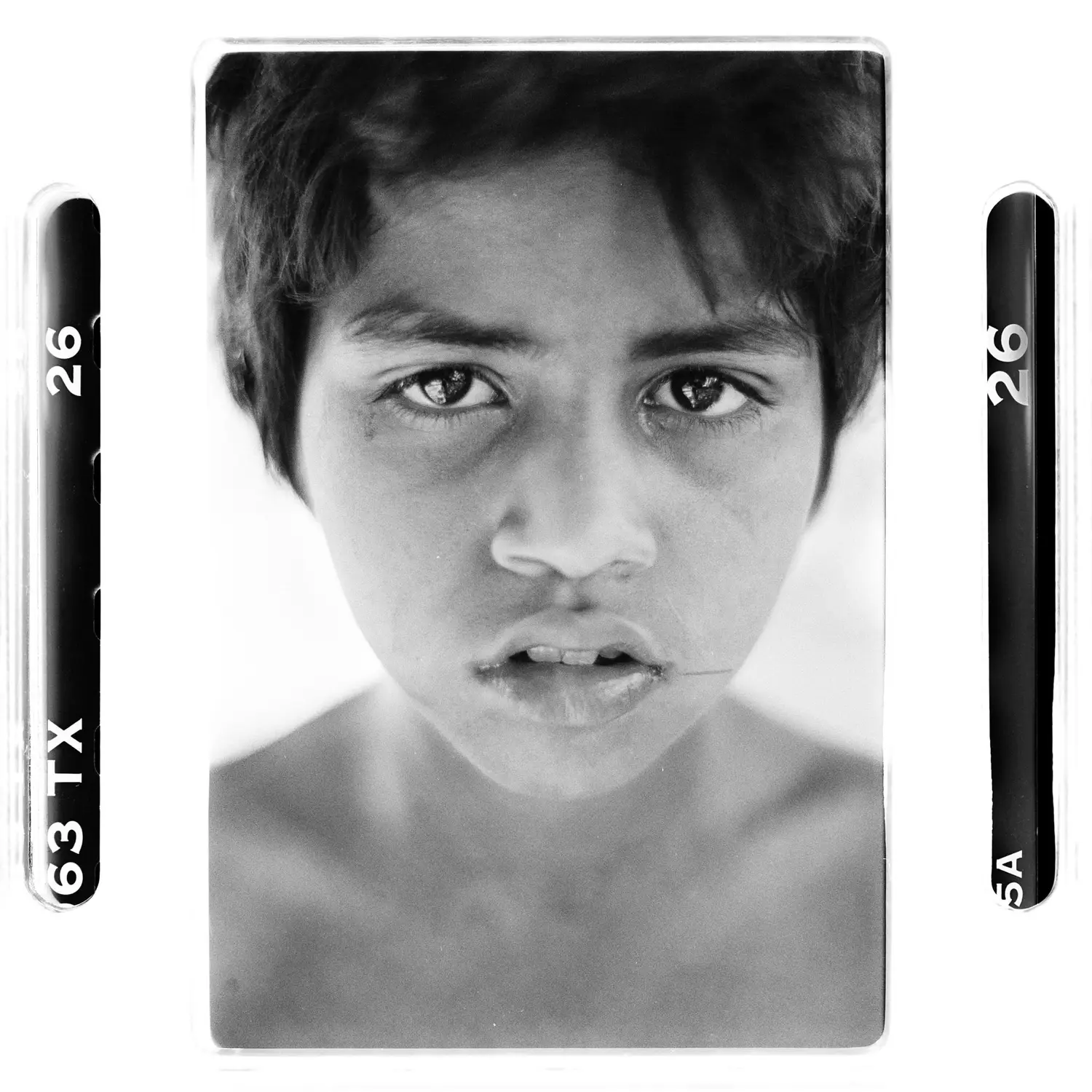 portrait garcon regard intense enfant des rues Inde photographie