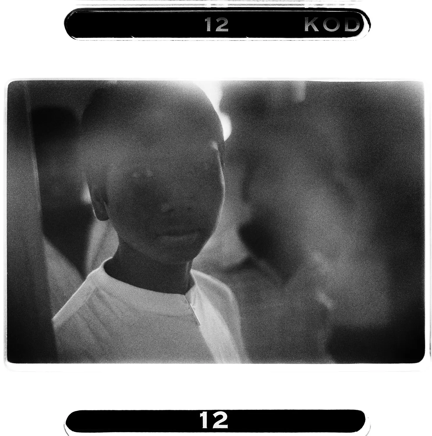portrait rapproche enfant des rues Inde photographie humaniste noir et blanc
