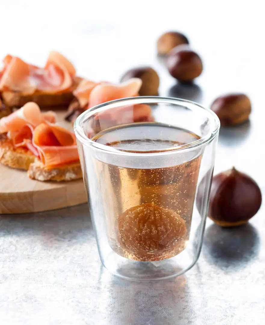 cocktail freixenet chataigne dans verre double paroi avec toasts jambon cru photographe culinaire bordeaux