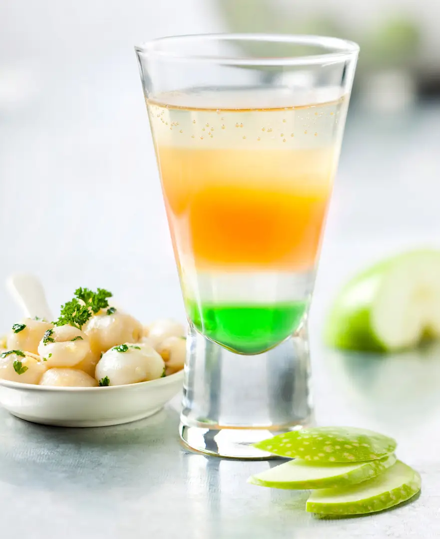shot tricolore au freixenet couche verte blanche orange pomme et litchi photographe culinaire bordeaux