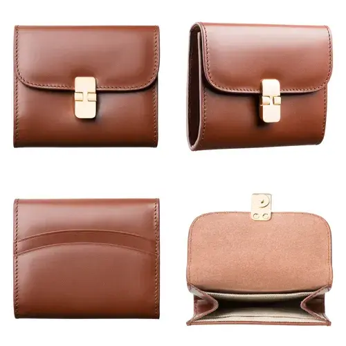 Packshot e-commerce – 4 vues d’un portefeuille en cuir lisse marron avec fermoir métal doré : vue face, vue 3/4, vue dos avec poches cartes, vue intérieure ouverte montrant les compartiments. Détourage sur fond blanc, éclairage studio, rendu matières net.