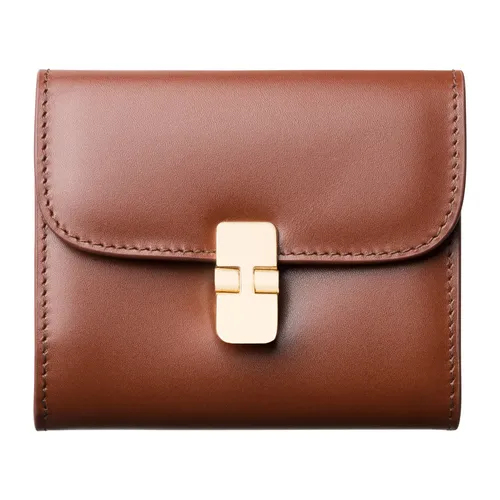 Portefeuille compact en cuir lisse marron, vue face, fermoir métal doré détouré sur fond blanc — packshot e-commerce après retouche.