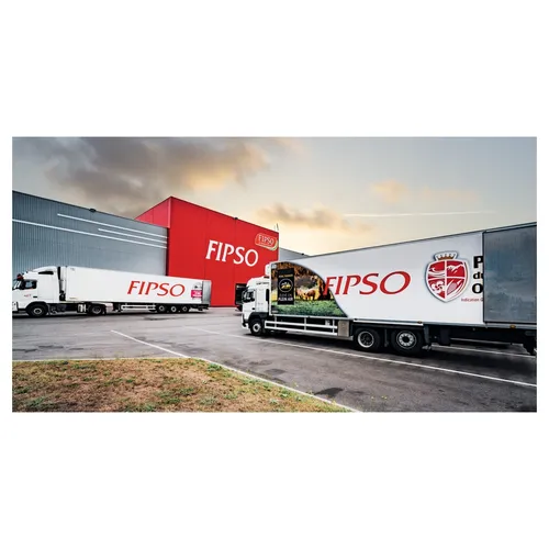 photo d'architecture d'un bâtiment industriel en aquitaine, avec des camions