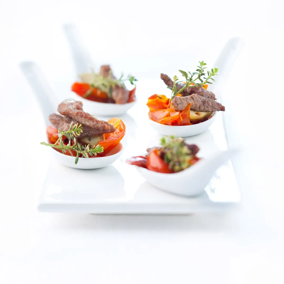 amuse bouche cuillères agneau tomates confites thym civ photographe culinaire bordeaux
