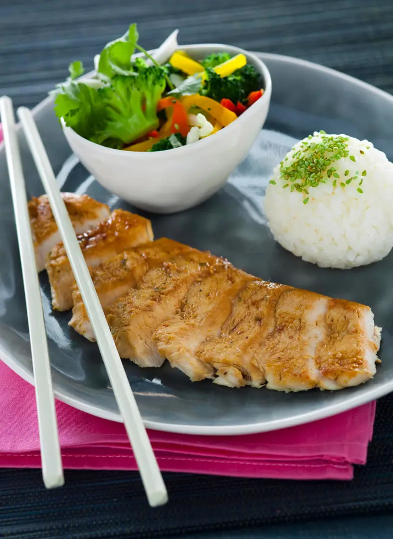 poulet teriyaki tranche riz boule et legumes, photographe culinaire bordeaux