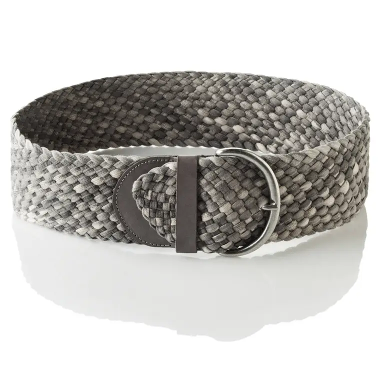 Photographie packshot d’une ceinture grise, vue face, sur fond blanc, réalisée en studio à Bordeaux.