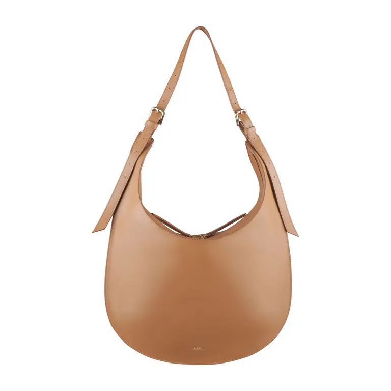 Photo packshot d’un sac hobo en cuir camel, anse épaule réglable, fond blanc