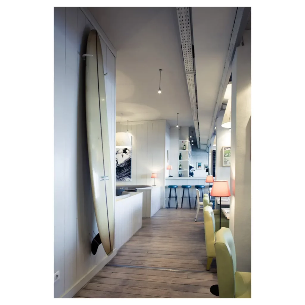 intérieur restaurant biarritz planche de surf déco bord de mer