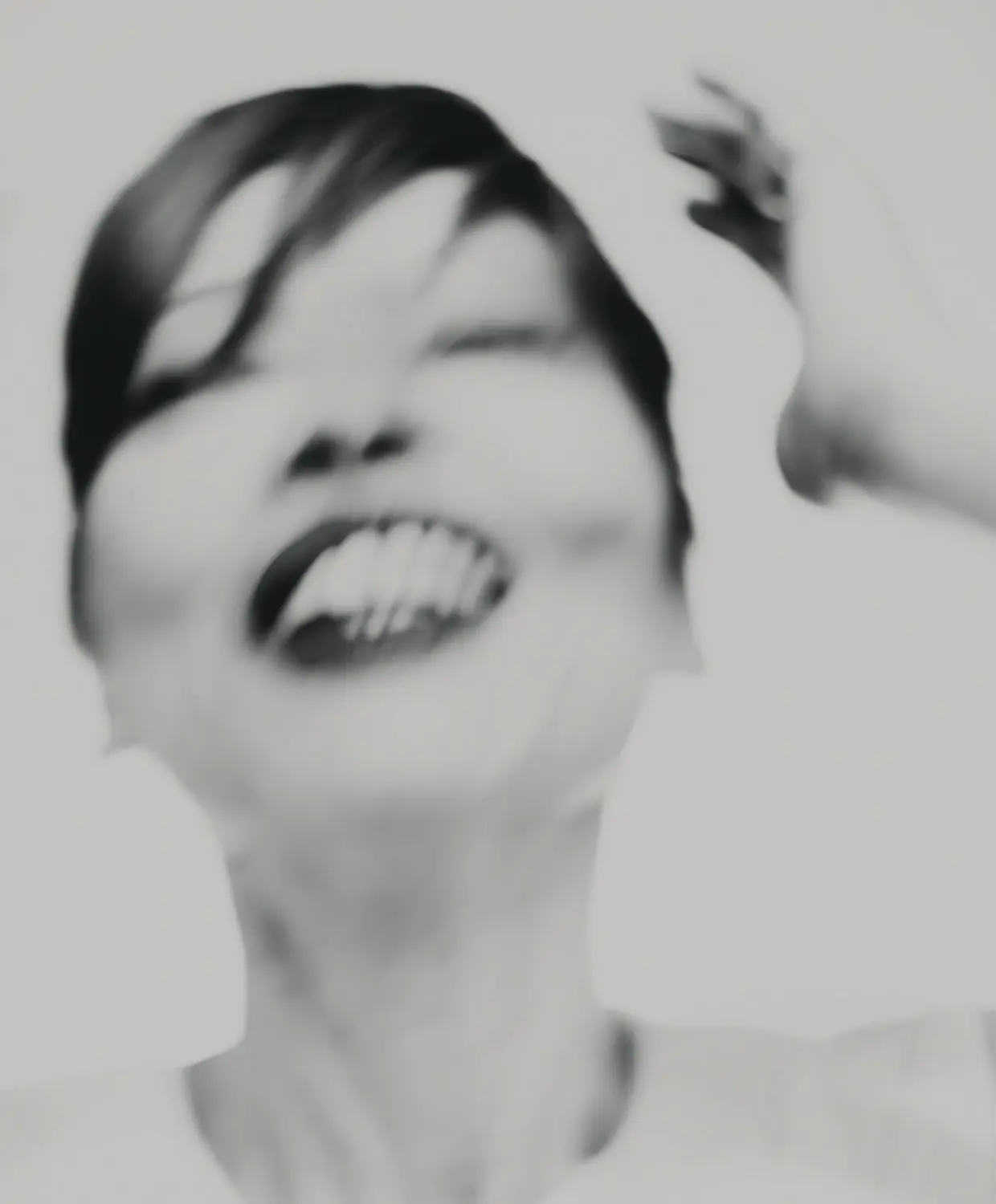 portrait femme flou mouvement bouche ouverte photographie experimentale