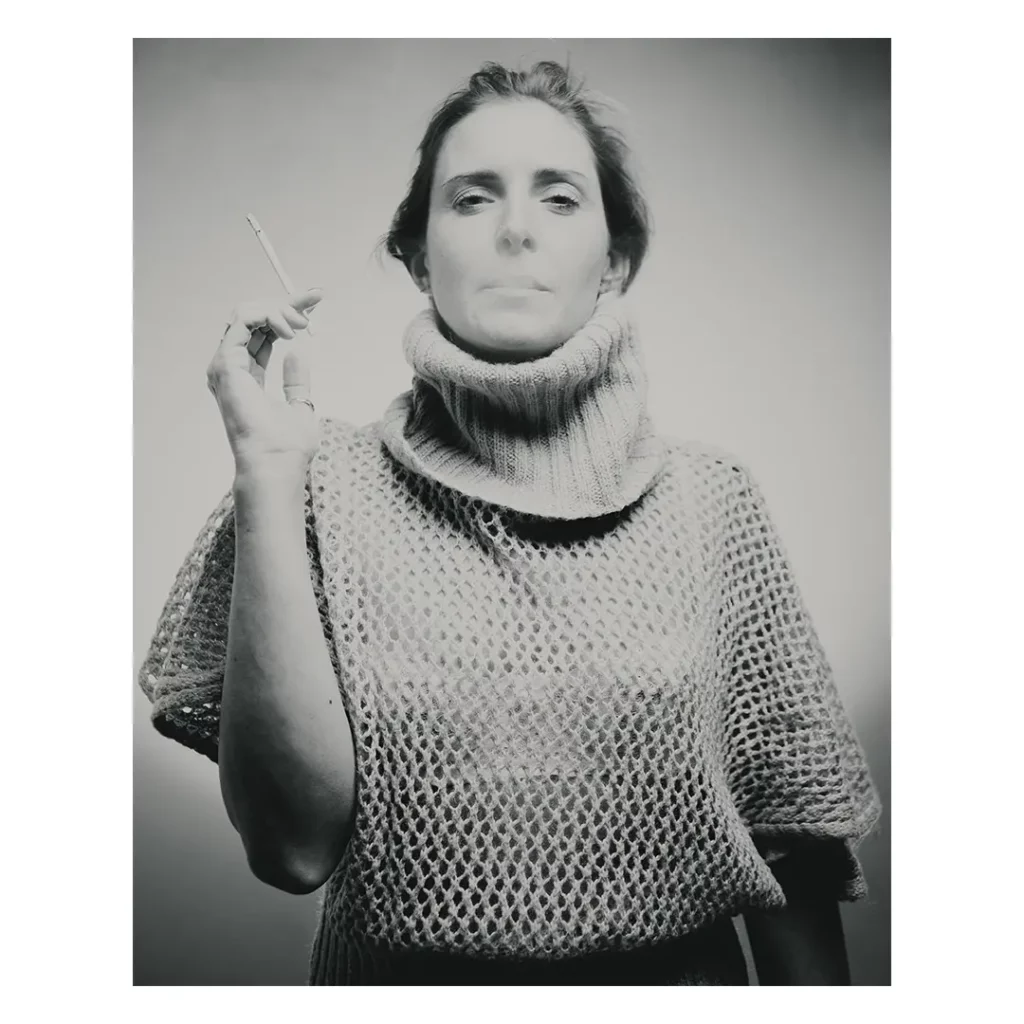 portrait femme col roule studio noir blanc