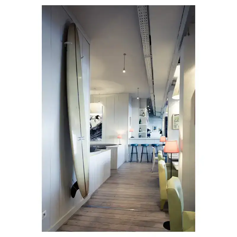 photographie d'architecture deco, ambiance surf dans un restaurant à Biarritz.