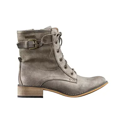 Photographe packshot d’une chaussure homme, vue face, sur fond blanc, réalisée en studio photo d'accessoires à Dieulefit.