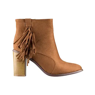 Photographe packshot d’une chaussure femme marron, vue face, sur fond blanc, réalisée en studio e-commerce à Dieulefit.