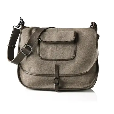Photographie packshot e-commerce d’un sac homme, vue face, sur fond blanc en studio photo.