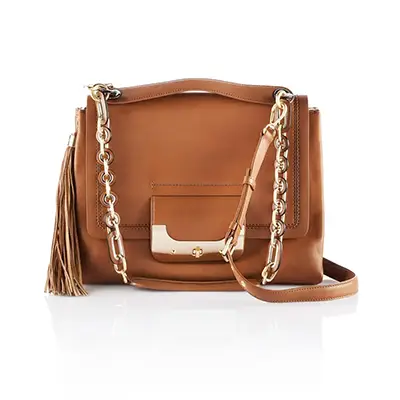 Photographie packshot produit d’un sac en cuir marron, vue face, sur fond blanc, réalisée en studio.