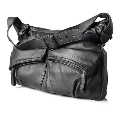 Photographie packshot d’un sac femme cuir noir, vue face, sur fond blanc, réalisée en studio en Drôme.