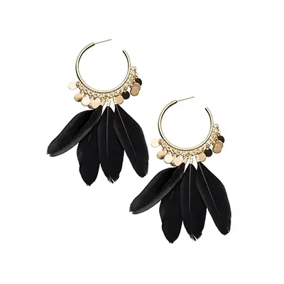 Photographe professionnel e-commerce d’une boucle d'oreille noire et dorée, vue face, sur fond blanc, prise en studio à Dieulefit.