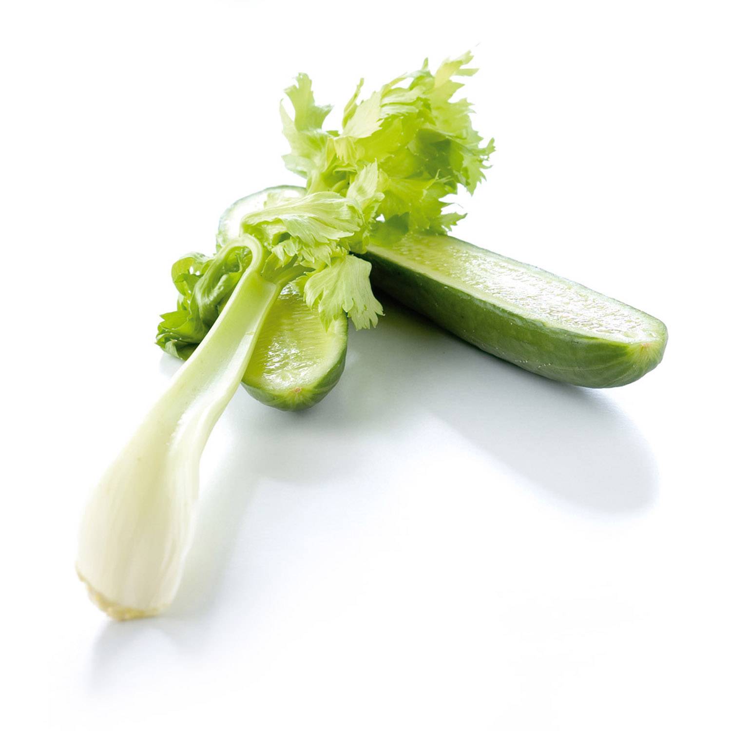recette culinaire sur fond blanc, duo de saveurs ducros, courgette et céleri