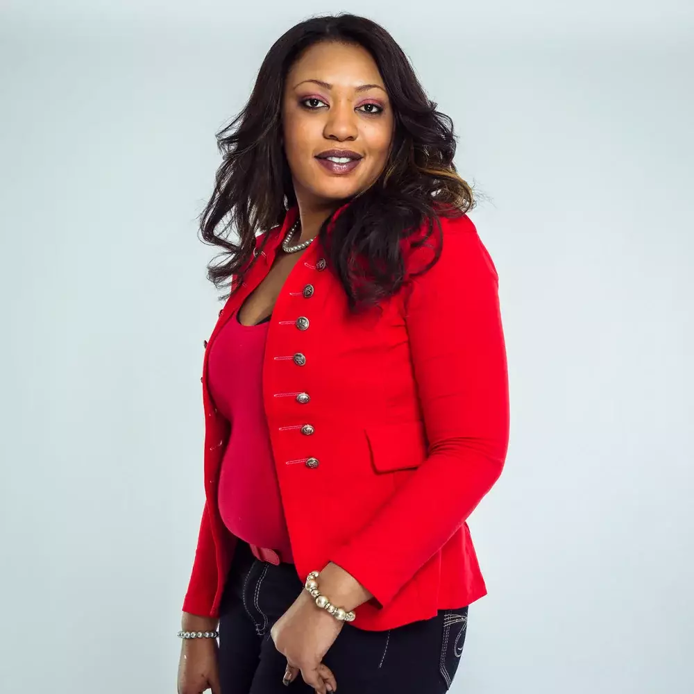 portrait entrepreneure femme veste rouge bordeaux