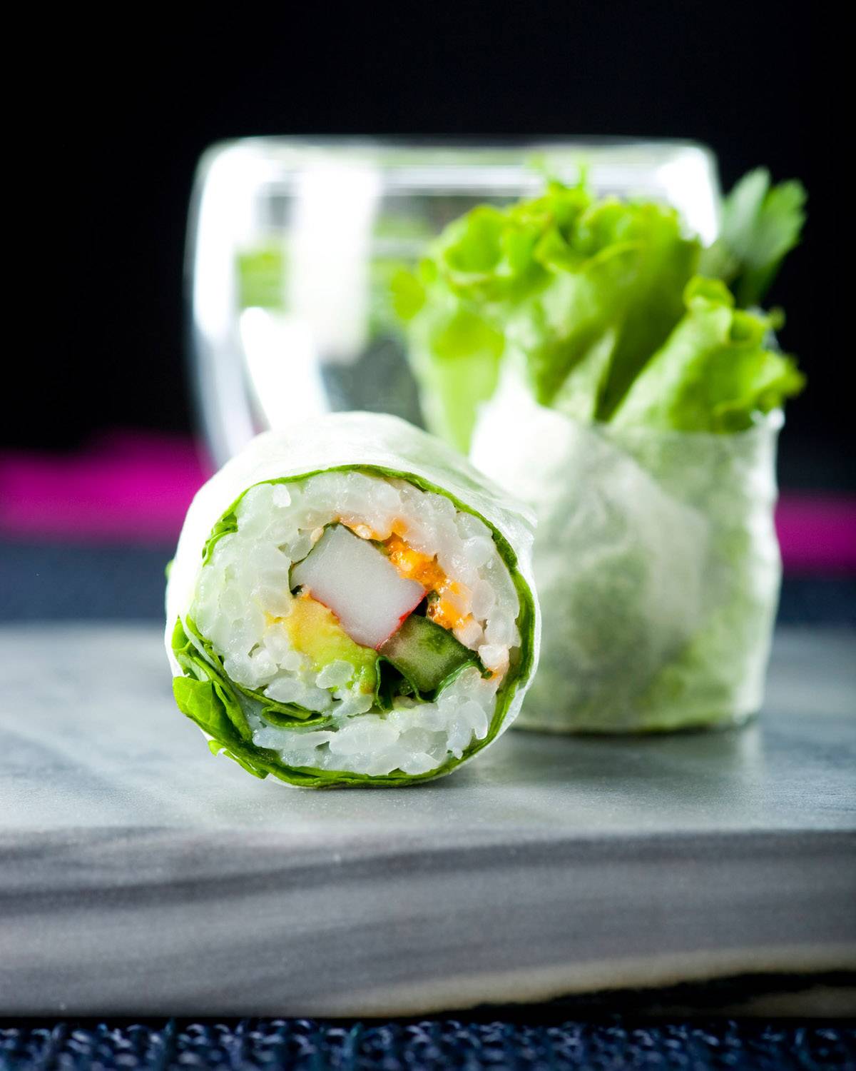 ambiance culinaire, d un rouleau de printemps sur un fond gris, pour planet sushi