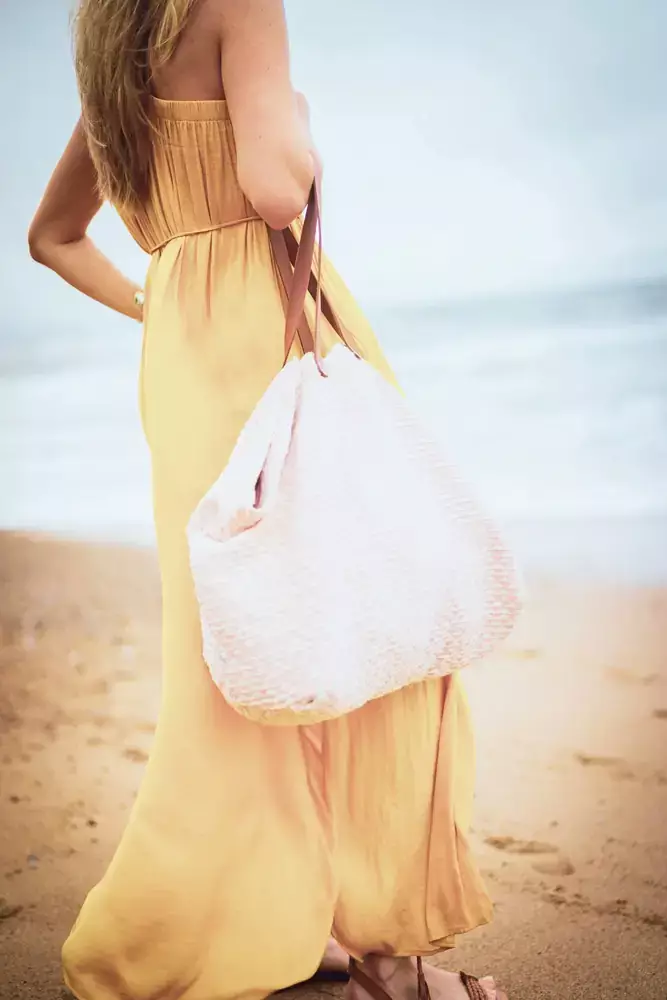 mode plage robe jaune sac rose bordeaux