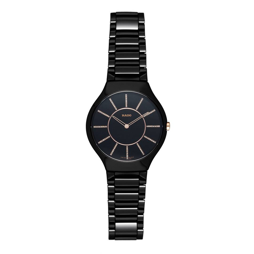 packshot produits sur fond blanc, d une montre rado pour le bon marche
